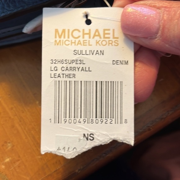 Michael Kors Pebbled Leather Turn Lock Wallet NWT - Picture 2 of 3